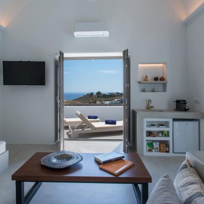 delux suite azar villas santorini 7