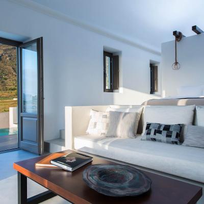 delux suite azar villas santorini 8
