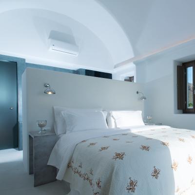 luxury suite=azar villas santorini greece 6