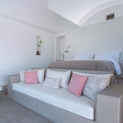 senior suite azar villas santorini 1